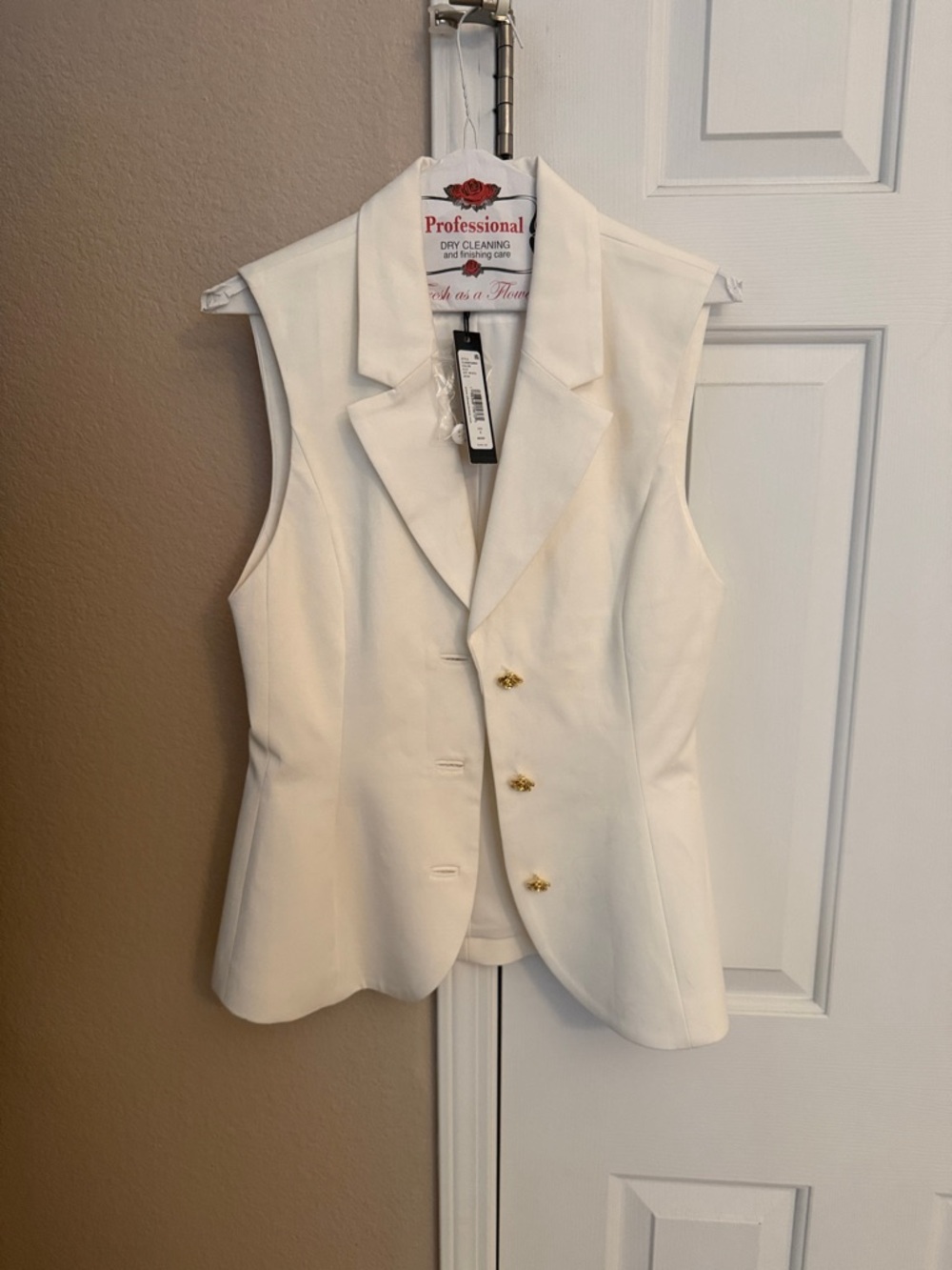 NWT Alice + Olivia Cream Sleeveless Blazer Vest with Gold Buttons
